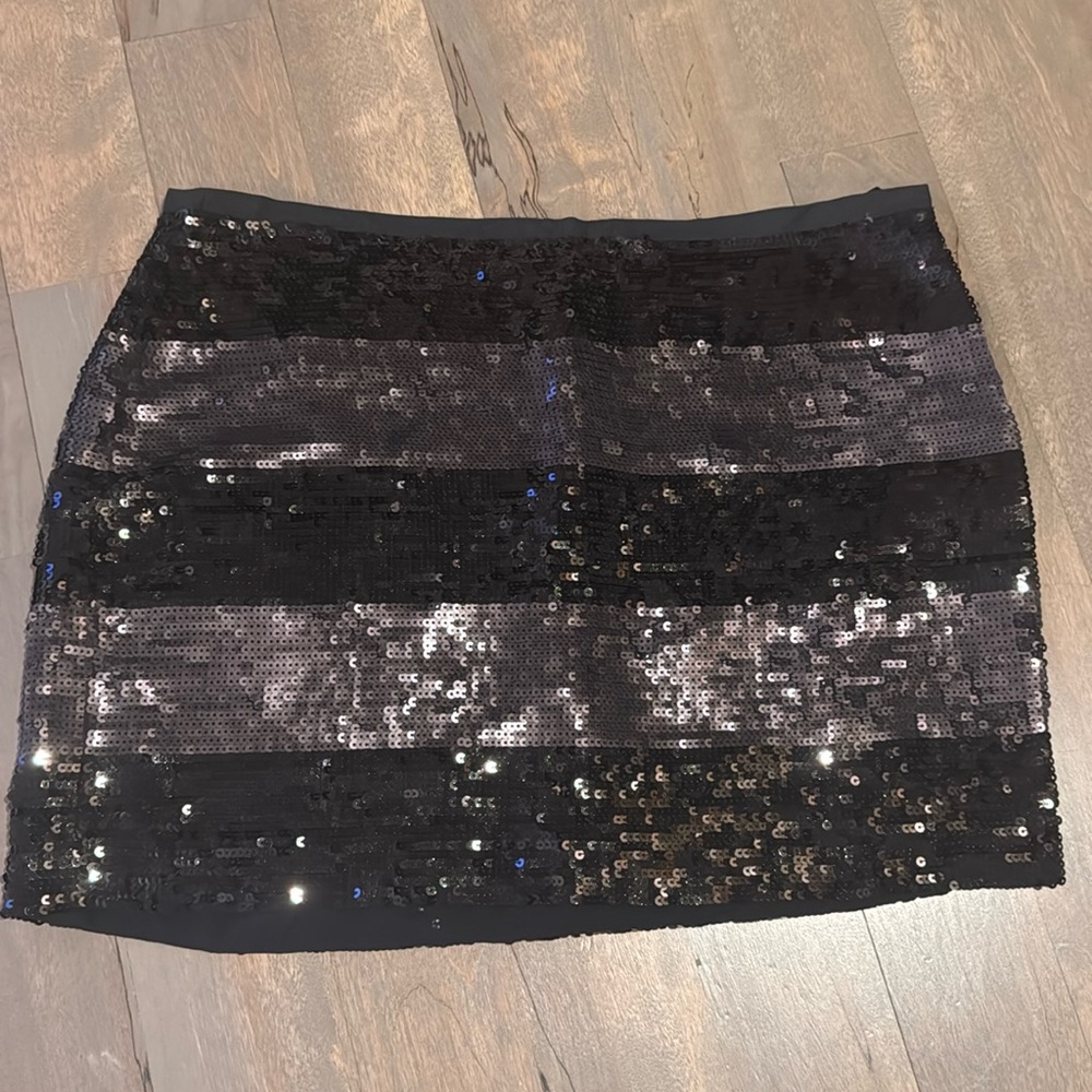 CLUB MONACO BLACK SEQUINED SKIRT SIZE 10